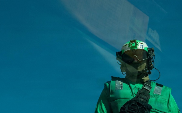 Ike conducts flight deck certification in Atlantic Ocean