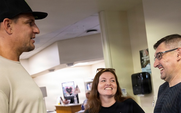 Gronk Visits Walter Reed