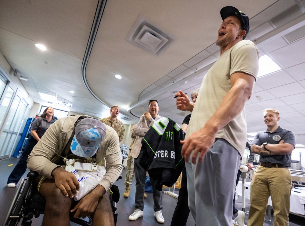 Gronk Visits Walter Reed
