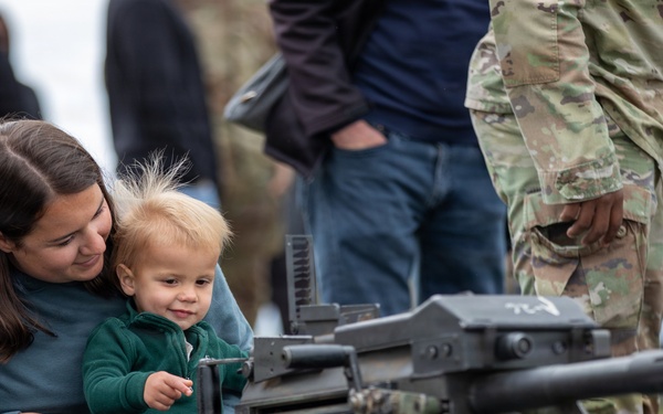 Molly Pitcher: U.S. Army hosts a live-fire for Soldiers and their families