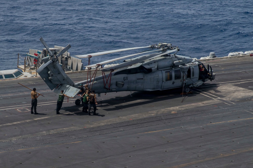 Abraham Lincoln Conducts Maintenance on the Flight Deck