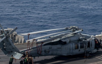 Abraham Lincoln Conducts Maintenance on the Flight Deck