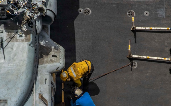 Abraham Lincoln Conducts Maintenance on the Flight Deck