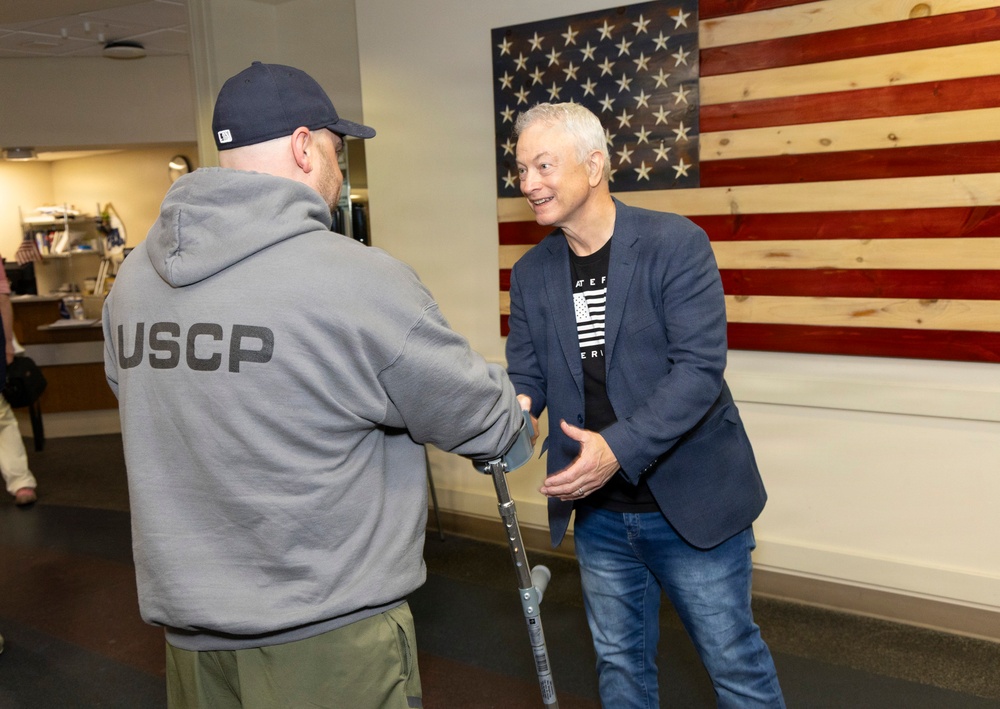 Gary Sinise visits Walter Reed and USO