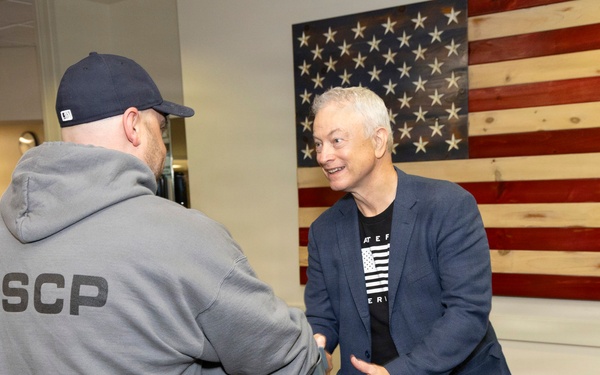 Gary Sinise visits Walter Reed and USO