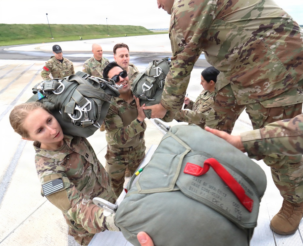 404th Civil Affairs Battalion Prepares for Airborne Operations at JB MDL