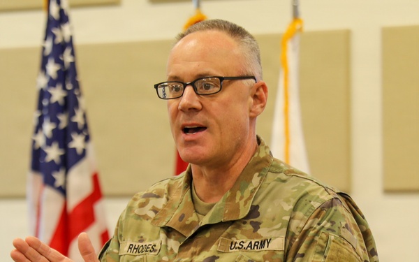 Army Reserve leader shares best practices at recruiter forum