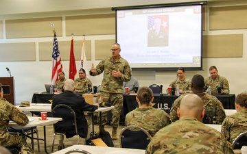 Army Reserve leader shares best practices at recruiter forum