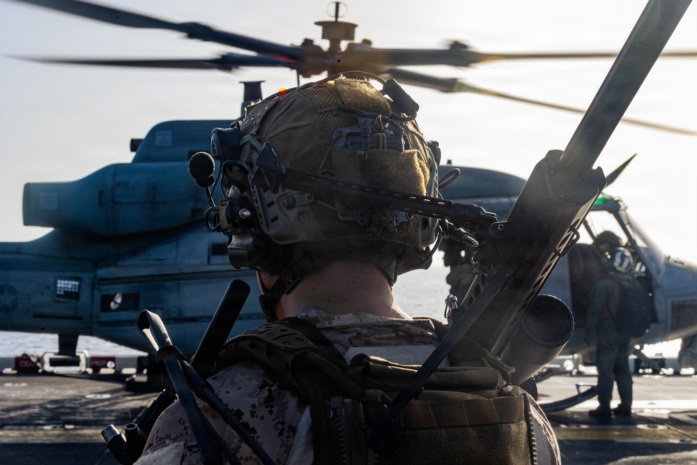 31st MEU | U.S. Marines conduct aerial sniper training