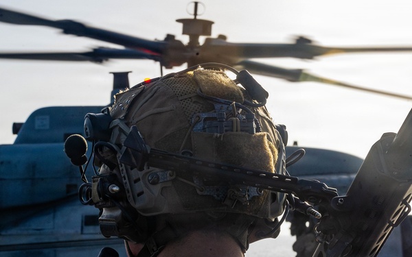31st MEU | U.S. Marines conduct aerial sniper training