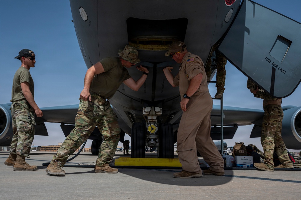 KC-135 Stratotanker fuels F-35 Lightning II