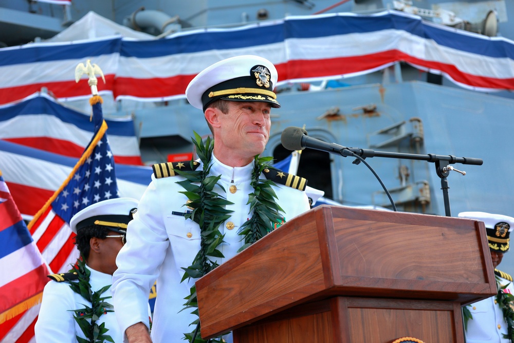 USS Daniel Inouye Holds Change of Command Ceremony
