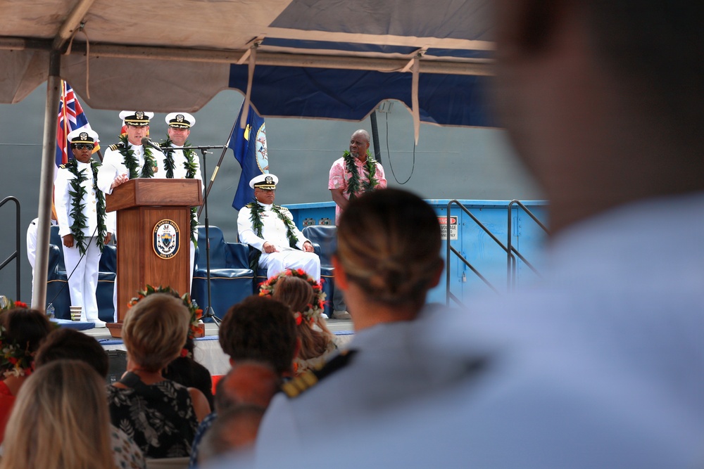 USS Daniel Inouye Holds Change of Command Ceremony