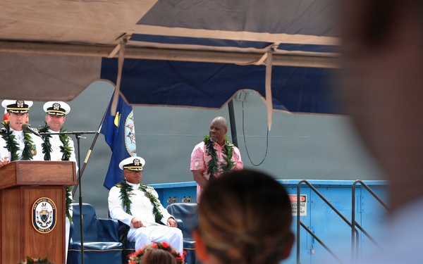 USS Daniel Inouye Holds Change of Command Ceremony