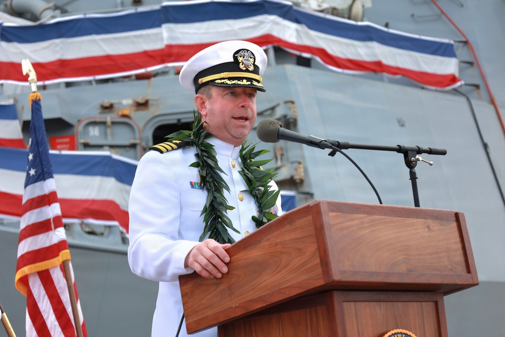 USS Daniel Inouye Holds Change of Command Ceremony