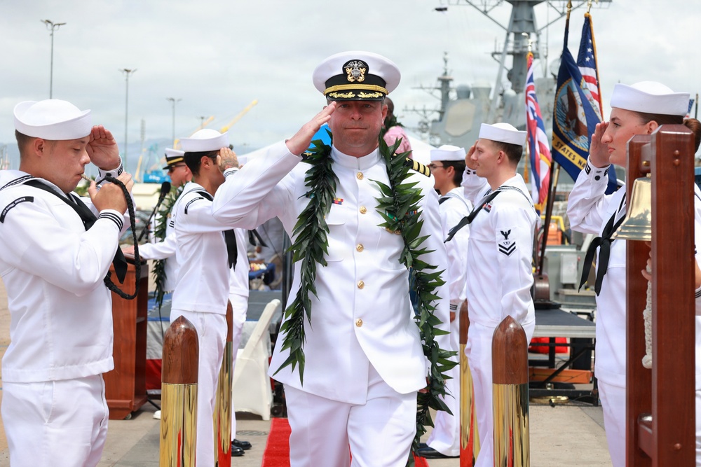 USS Daniel Inouye Holds Change of Command Ceremony
