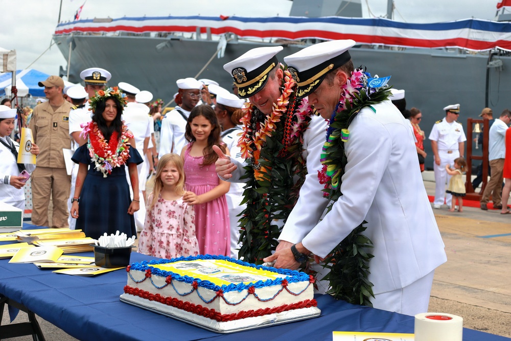 USS Daniel Inouye Holds Change of Command Ceremony