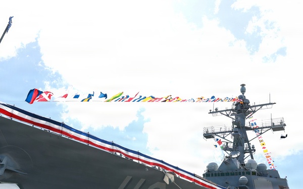 USS Daniel Inouye Holds Change of Command Ceremony