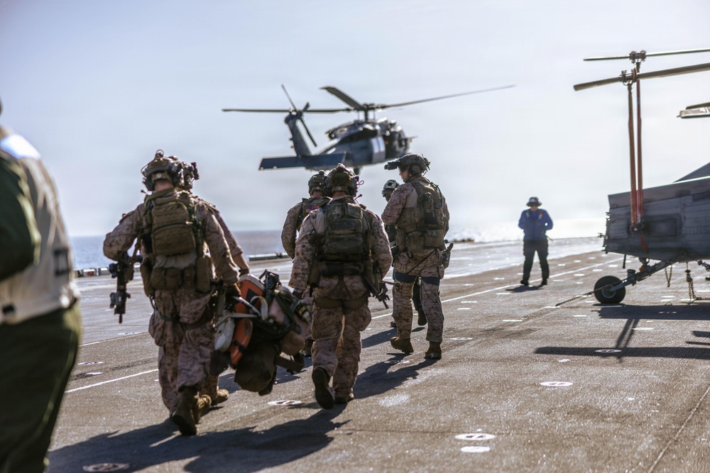 31st MEU | Force Reconnaissance Platoon Helicopter Extraction Refinement