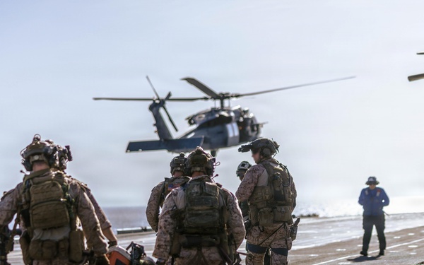 31st MEU | Force Reconnaissance Platoon Helicopter Extraction Refinement