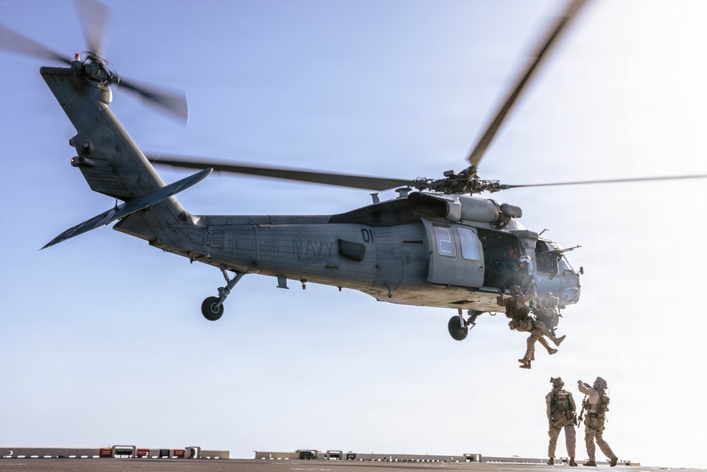 31st MEU | Force Reconnaissance Platoon Helicopter Extraction Refinement