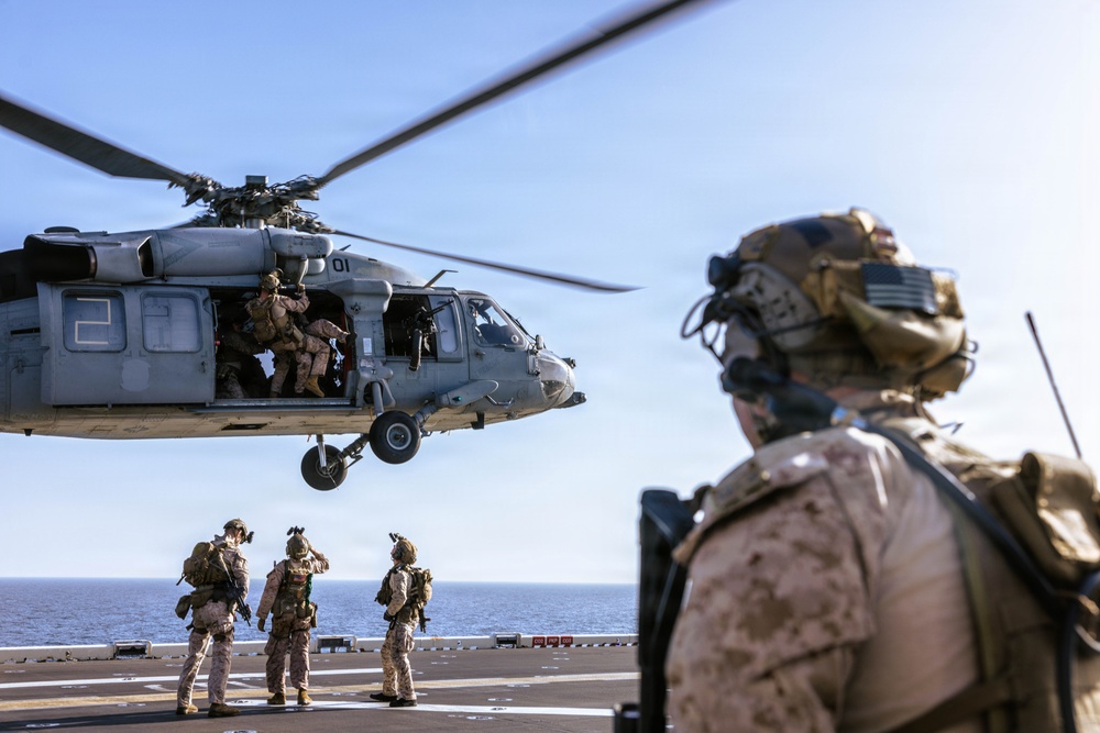 31st MEU | Force Reconnaissance Platoon Helicopter Extraction Refinement
