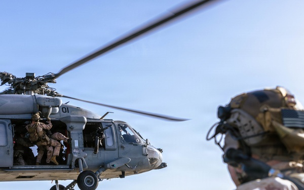 31st MEU | Force Reconnaissance Platoon Helicopter Extraction Refinement