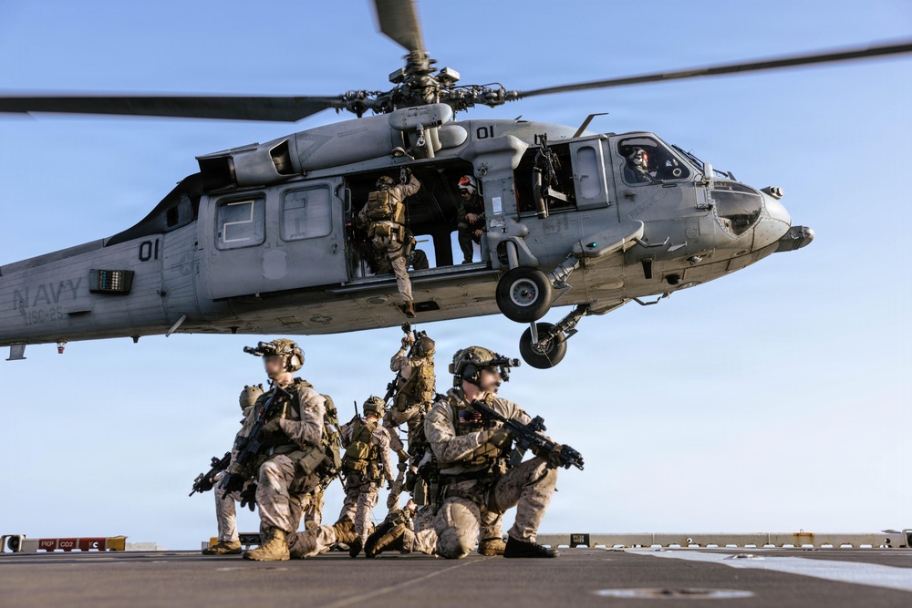 31st MEU | Force Reconnaissance Platoon Helicopter Extraction Refinement