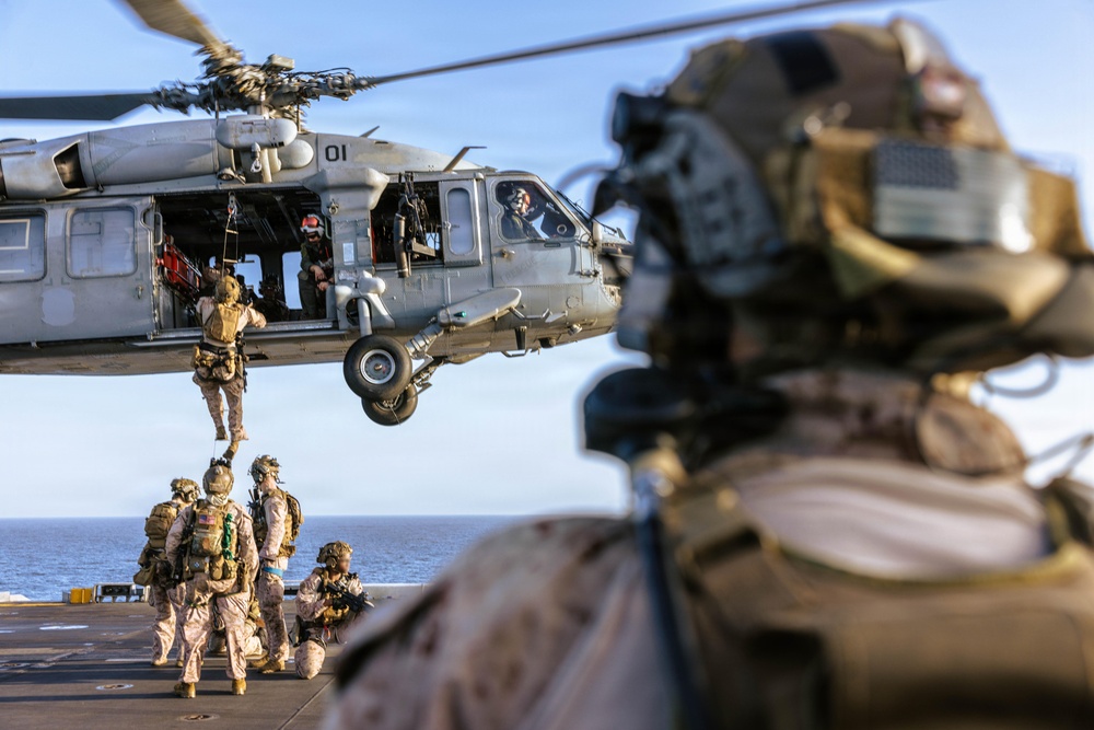31st MEU | Force Reconnaissance Platoon Helicopter Extraction Refinement