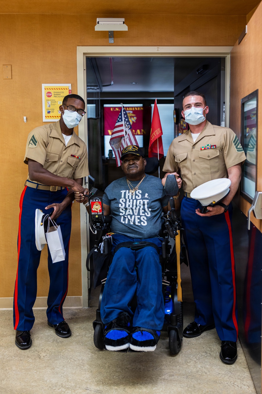 Service Members visit veterans at VA Hospital