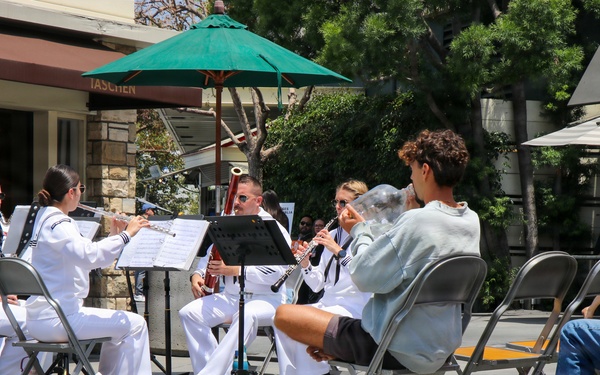 CNRSW Performs at LA Farmers Market