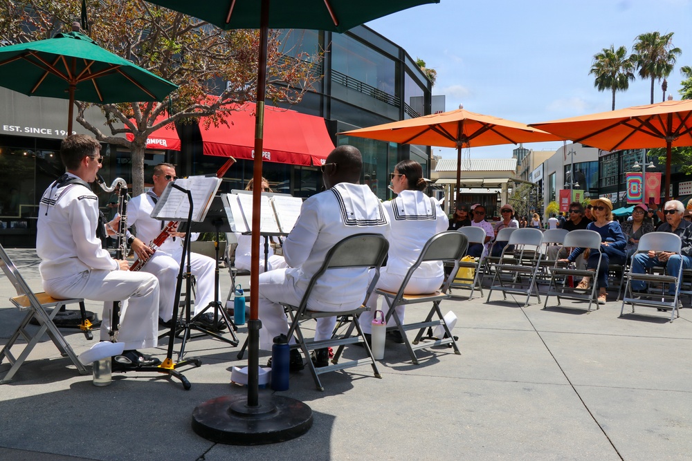 CNRSW Performs at LA Farmers Market