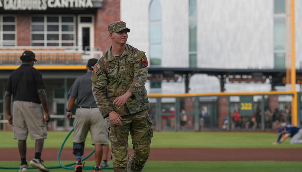 U.S. Army Soldier Throws Ceremonial First Pitch, Honored as “Hero of the Game” at El Paso Baseball Event