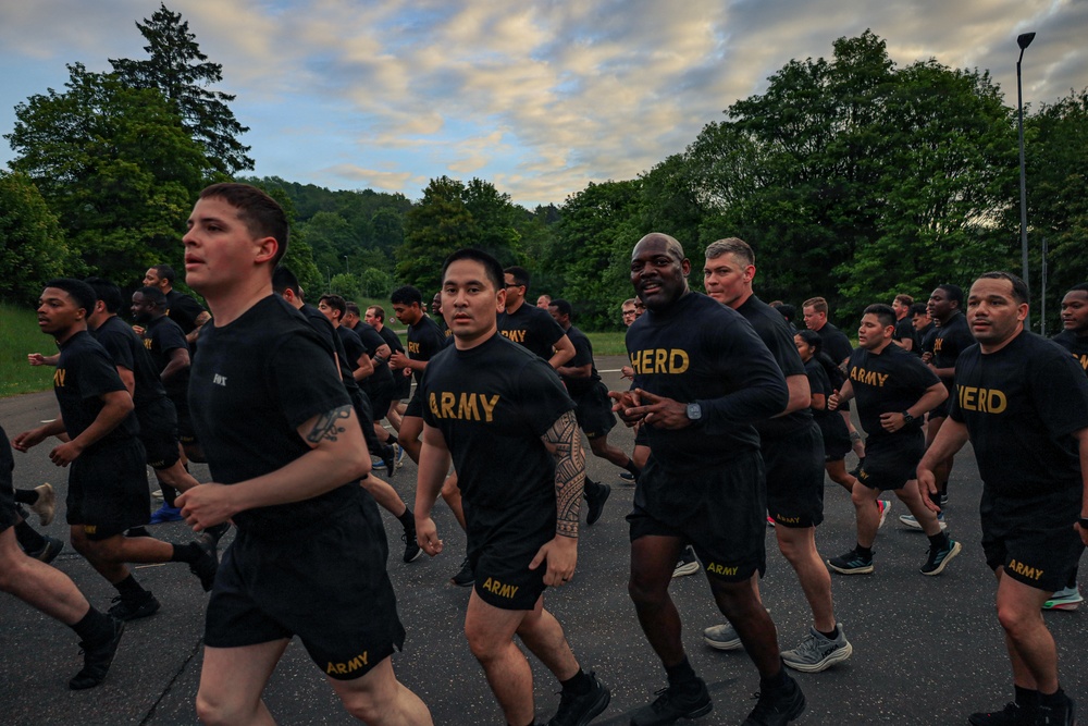 Knights Brigade Soldiers Honor Legacy of Fallen Service Members During Memorial Day Run