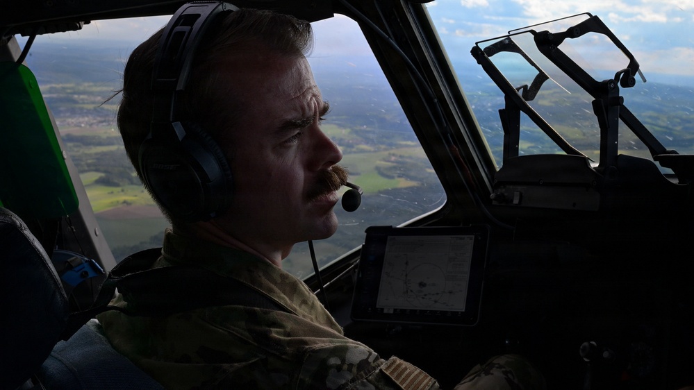 C-17 transits into the USCENTCOM AOR