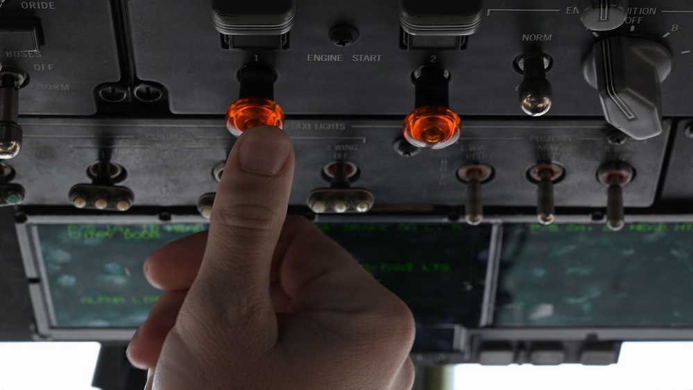 C-17 transits into the USCENTCOM AOR