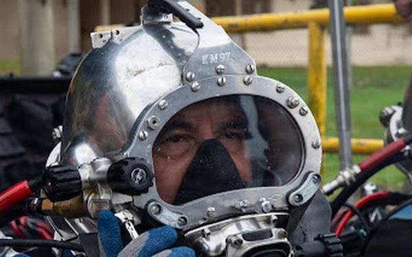 U.S. Army and ACP Divers Conduct Combined Underwater Training