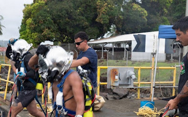U.S. Army and ACP Divers Conduct Combined Underwater Training