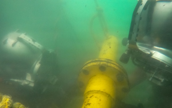 U.S. Army and ACP Divers Conduct Combined Underwater Training