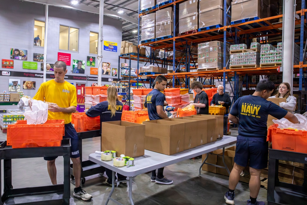 Sailors volunteer at Central Pennsylvania Food Bank during Harrisburg Navy Week