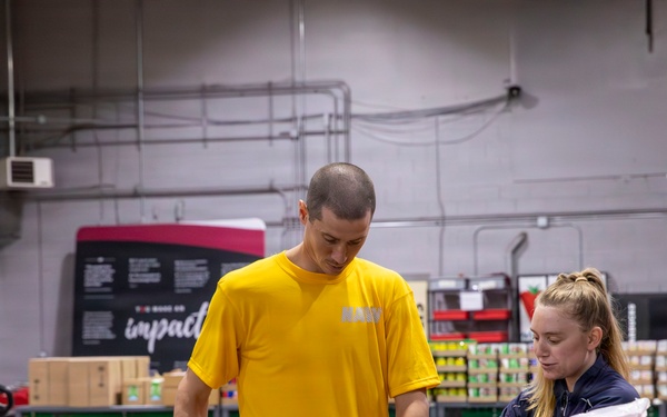 Sailors volunteer at Central Pennsylvania Food Bank during Harrisburg Navy Week