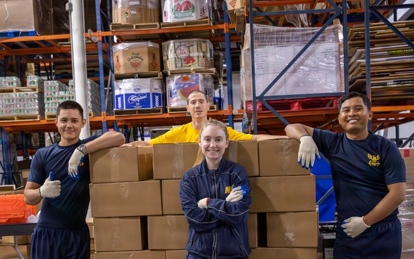 Sailors volunteer at Central Pennsylvania Food Bank during Harrisburg Navy Week