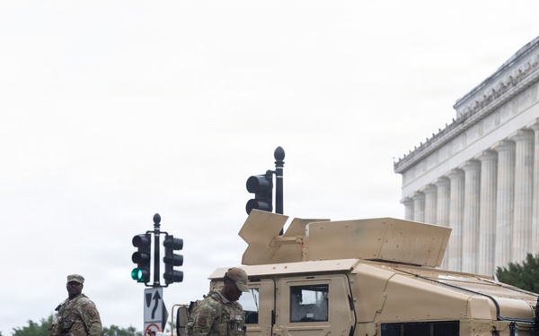 JTF-DC National Guardsmen Stage HMMWV near Lincoln Memorial