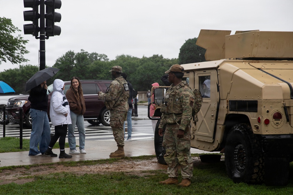 JTF-DC National Guardsmen Stage HMMWV near Lincoln Memorial