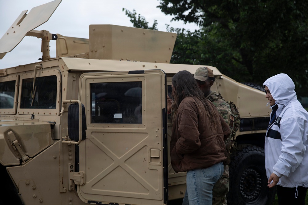 JTF-DC National Guardsmen Stage HMMWV near Lincoln Memorial