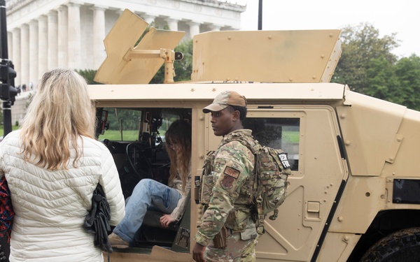 JTF-DC National Guardsmen Stage HMMWV near Lincoln Memorial