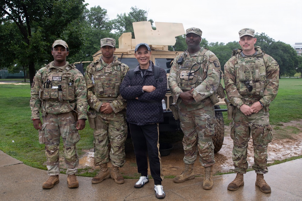 JTF-DC National Guardsmen Stage HMMWV near Lincoln Memorial