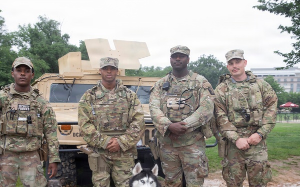 JTF-DC National Guardsmen Stage HMMWV near Lincoln Memorial