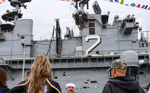 LA Lakers Cheerleaders Tour USS Essex