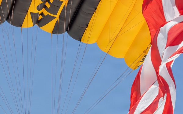 Golden Knights Open Hyundai Air and Sea Show